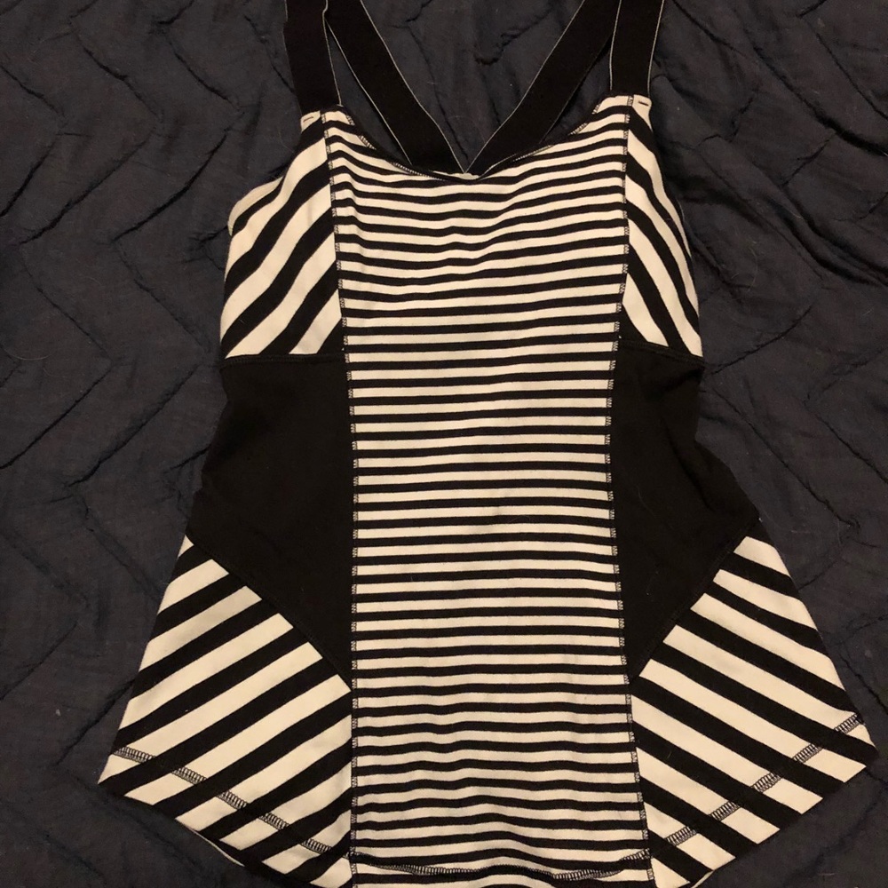 Lululemon tank with built in bra